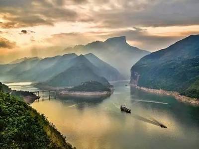 留下一個寧靜給三峽,讓你在沒有月光的夜晚靜靜地做一個夢